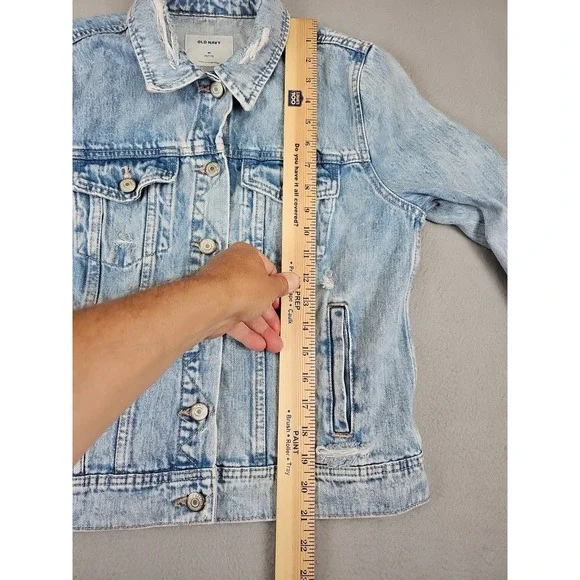 Old Navy Denim Jacket Women's‎ Medium Petite Light Blue Distressed Destructed - Picture 6 of 9